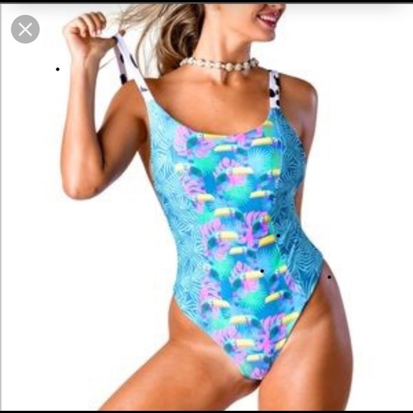 😬SOLD😬Moana Twisted toucan 1 piece - SMALL - Picture 2 of 8